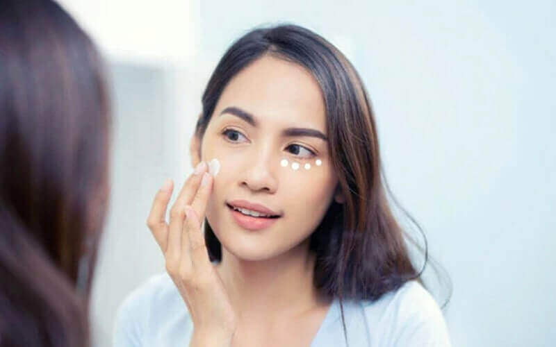 طریقه استفاده از کرم دور چشم فوراور